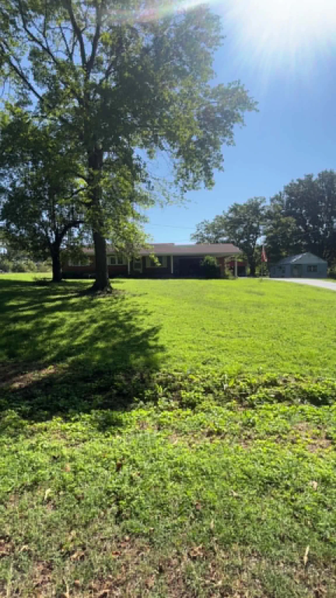 Tennessee ranch house with a large green yard, bought for cash